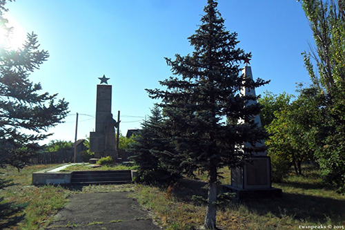 Mass Grave Russian Soldiers & War Memorial Yampil #1