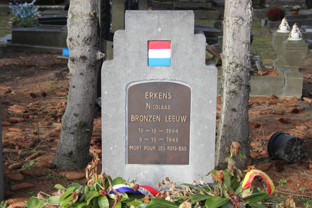 Nederlands Oorlogsgraf Begraafplaats Robermont #2