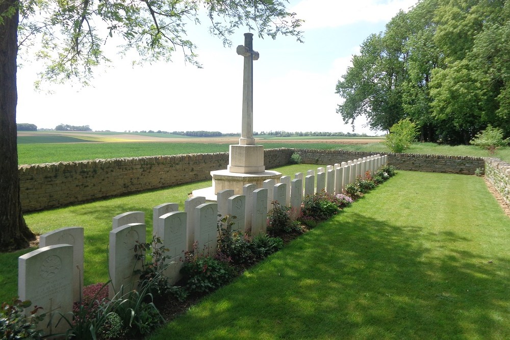 Commonwealth War Cemetery Gauche Wood #1