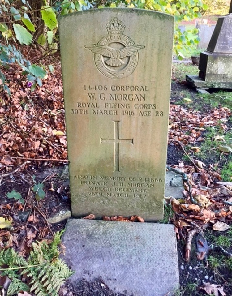 Commonwealth War Grave Salem Welsh Baptist Chapelyard #1