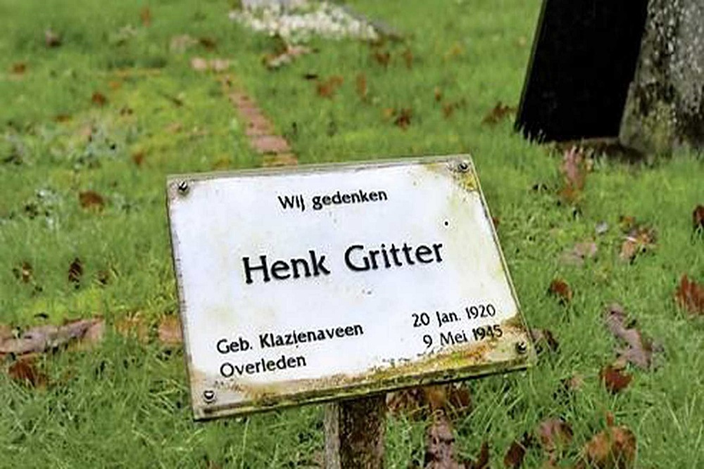 Dutch War Graves General Cemetery Uithuizermeeden #5