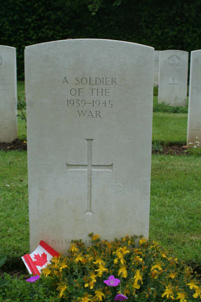 Commonwealth War Cemetery Hermanville #4