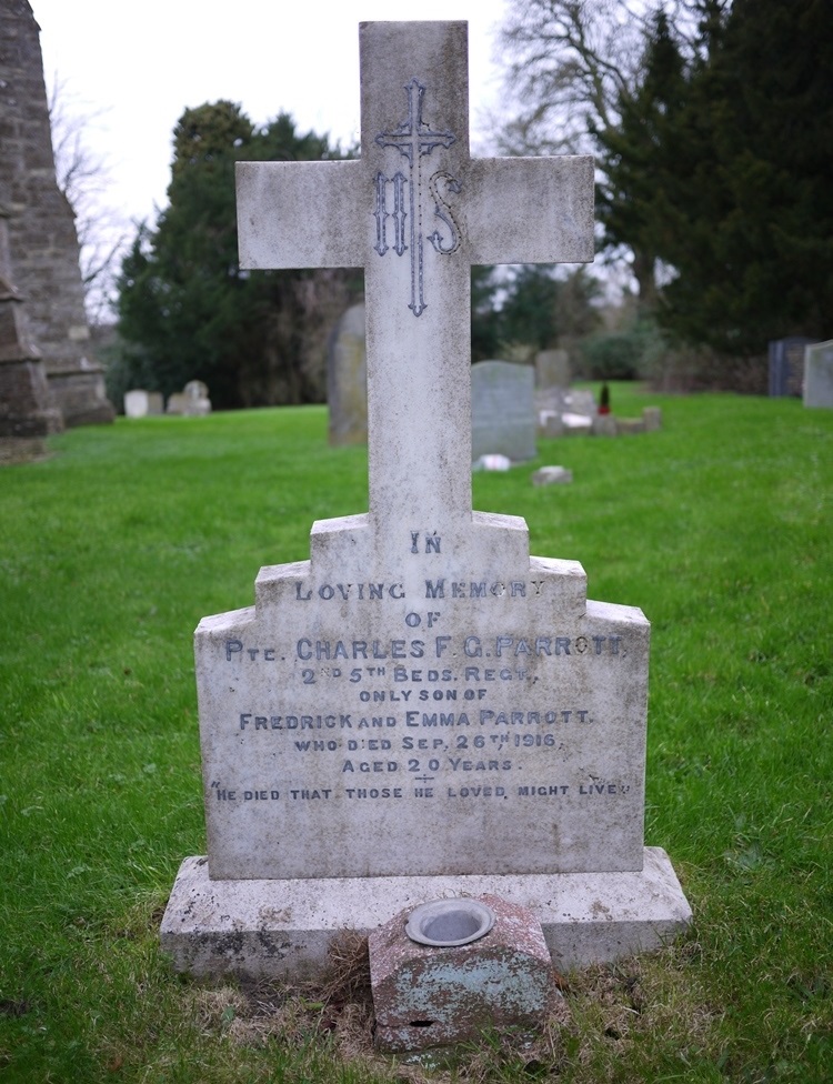 Commonwealth War Graves Bolnhurst Churchyard #1