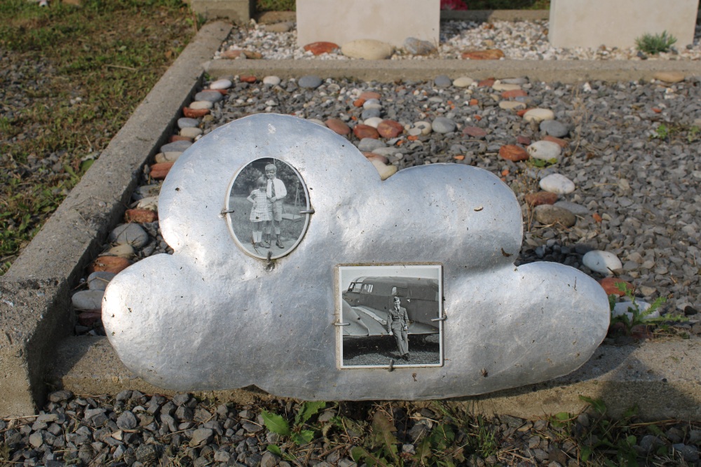 Commonwealth War Graves Kain #2