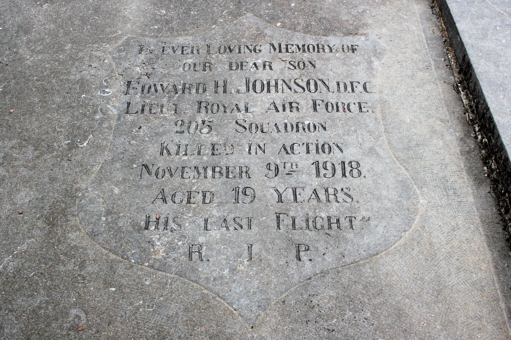 Commonwealth War Graves Boussu-lez-Walcourt #4