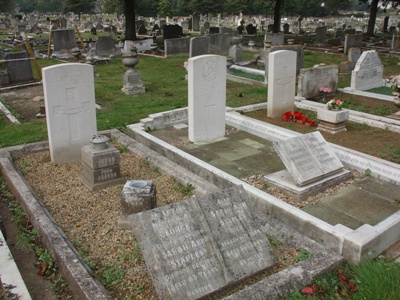 Commonwealth War Graves St. Swithins Cemetery