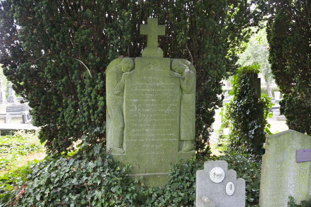 Oorlogsmonument Oude Begraafplaats Westkapelle #1