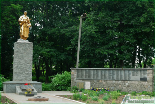 Mass Grave Russian Soldiers & War Memorial