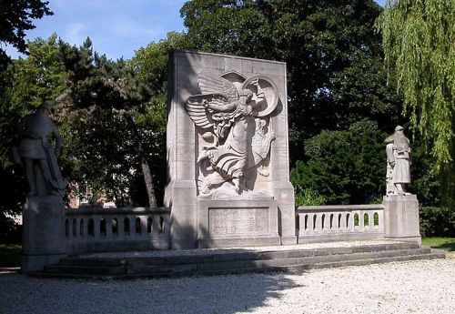 Oorlogsmonument Douai #1