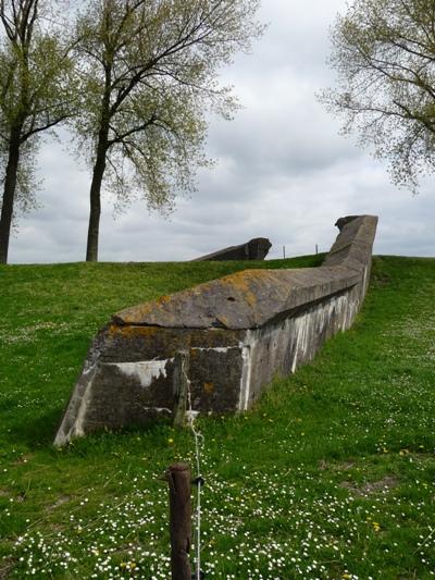 German Tank Barrier Lage Zwaluwe #2