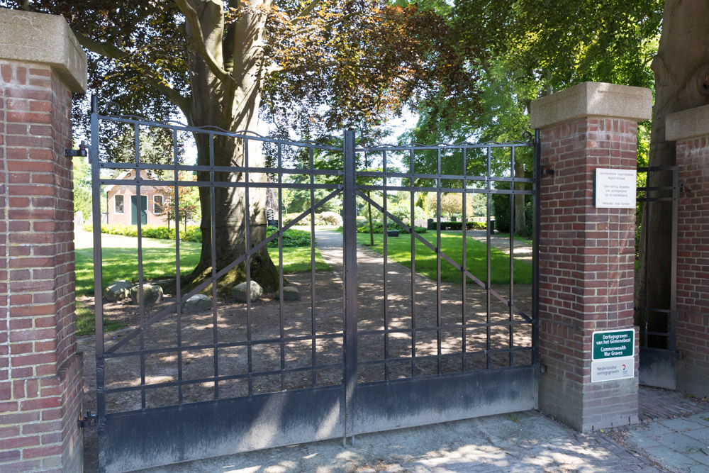 Nederlandse Oorlogsgraven Oude Gemeentelijke Begraafplaats Wierden #5