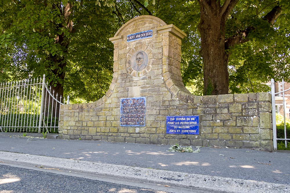 Monument Verzetsstrijder Albert van den Berg #1