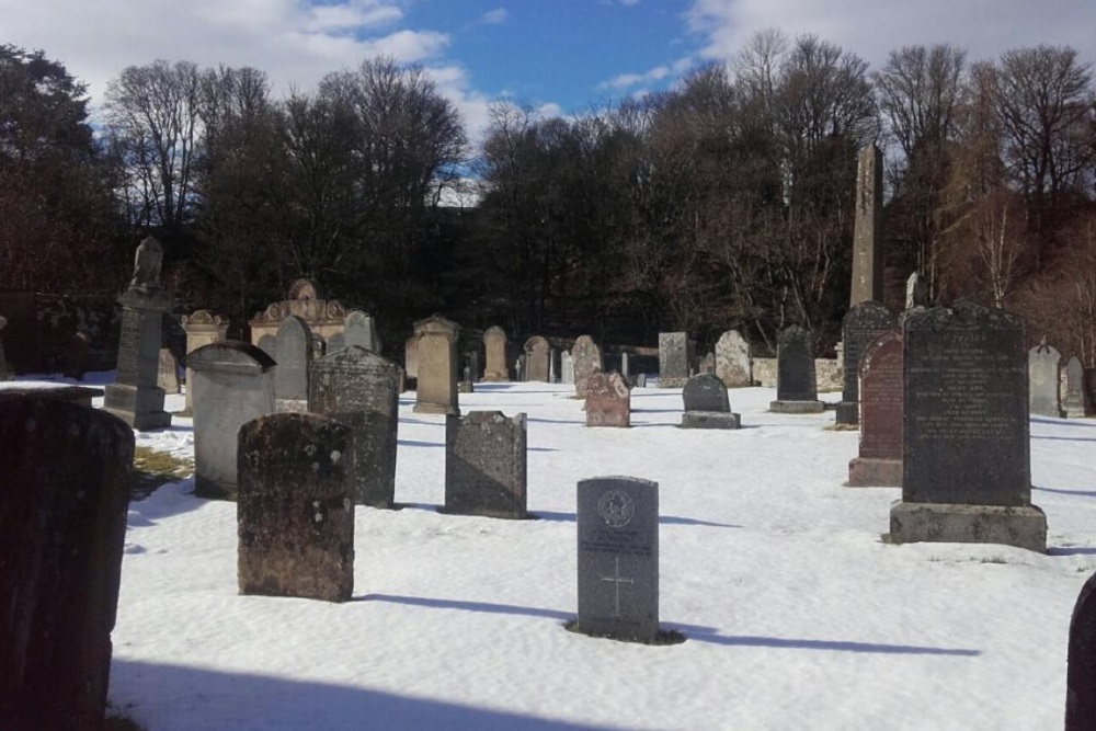 Oorlogsgraven van het Gemenebest Edinkillie Parish Churchyard