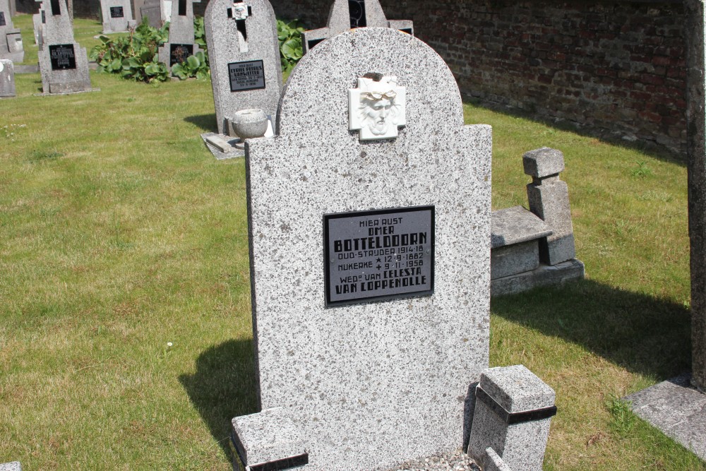 Belgian Graves Veterans Nukerke Churchyard #2