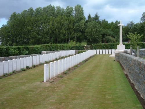 Commonwealth War Cemetery Englefontaine #1
