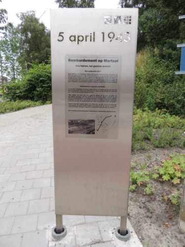 Paneel 1 Bombardement op Mortsel 5 april 1943