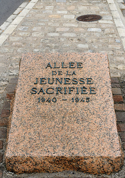 Monument Alle de la Jeunesse Sacrifie #1