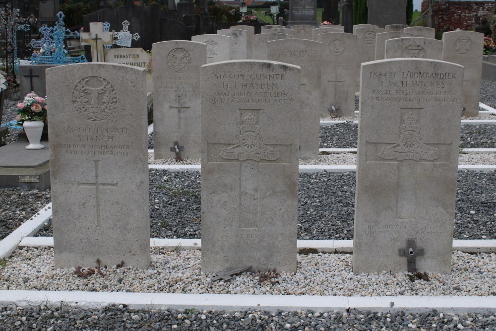 Commonwealth War Graves Taintignies #4