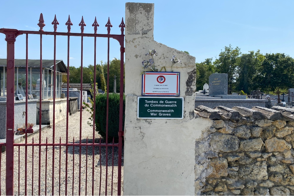 Oorlogsgraven van het Gemenebest Naujac-sur-Mer