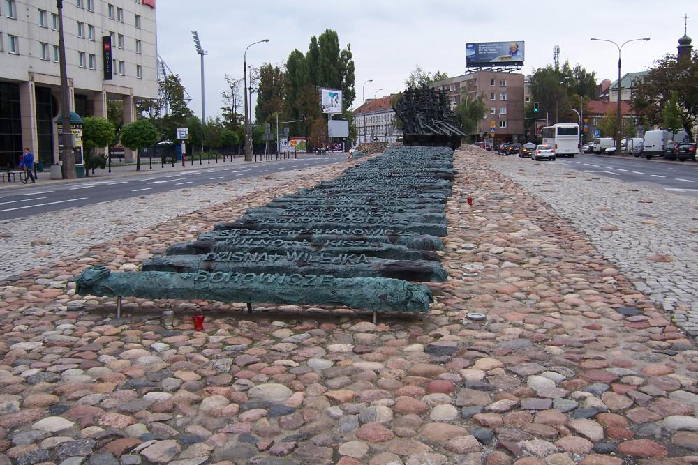 Monument voor de Gevallenen en Vermoorden in het Oosten #3