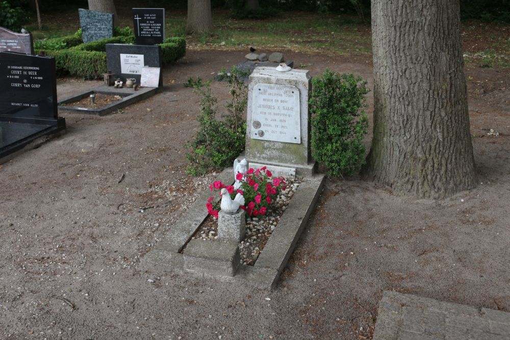 Grave Civilian Casualty Roman Catholic  Cemetery Riel #1