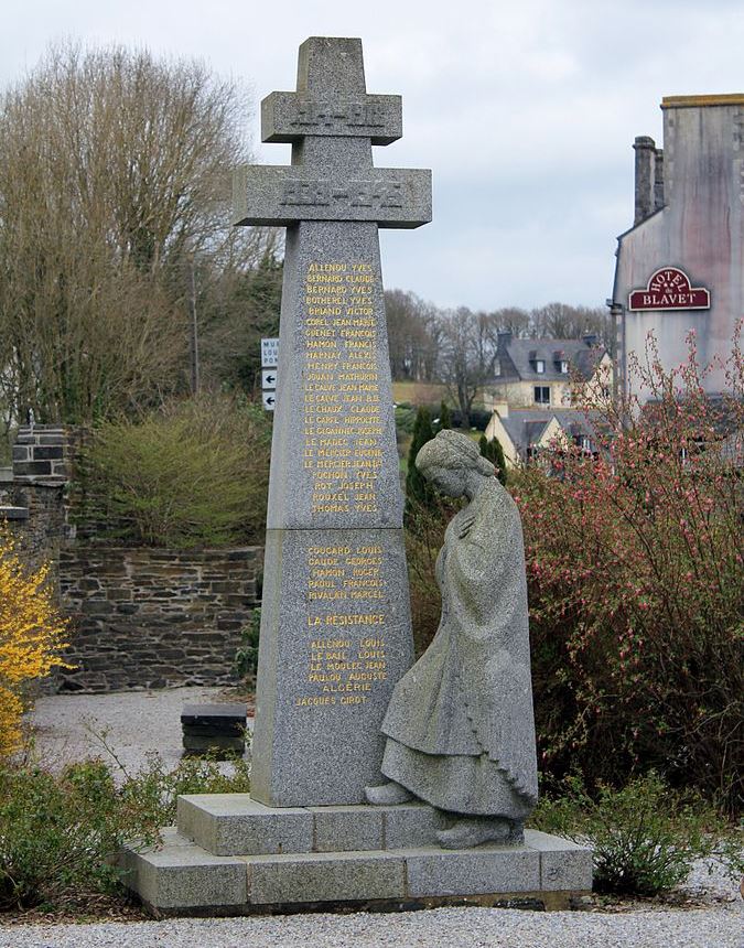 War Memorial Gouarec #1