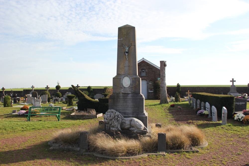 Oorlogsmonument Begraafplaats Houtain-le-Val