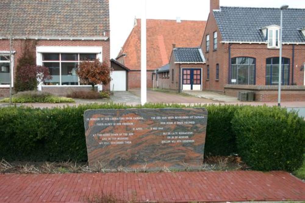 Memorial Canadian Soldiers Holwierde