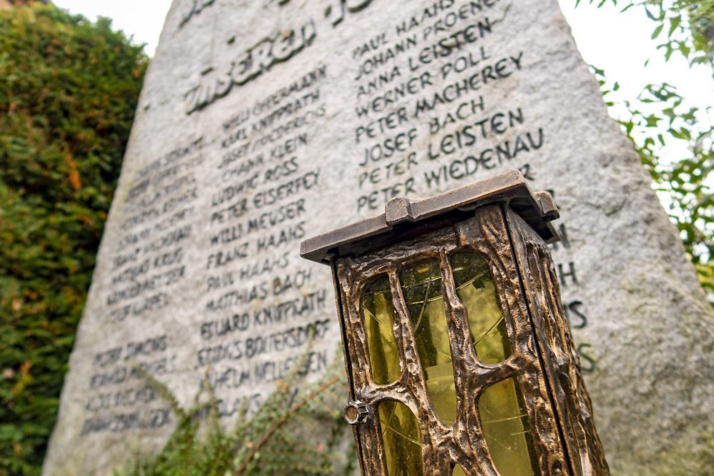 Oorlogsmonument Üdingen #2