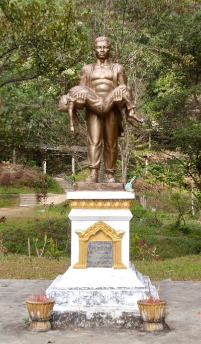 Memorial Tham Piu Cave