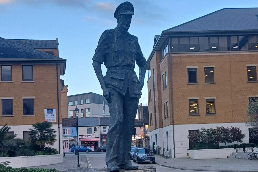 Statue Admiral Louis Mountbatten #5
