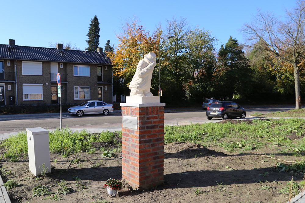 Memorial The Resistance Fighter