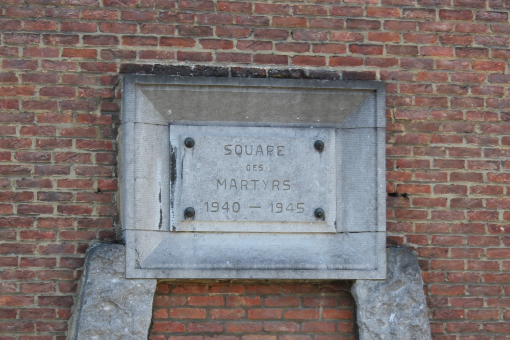 Oorlogsmonument Square des Martyrs Tubize #2