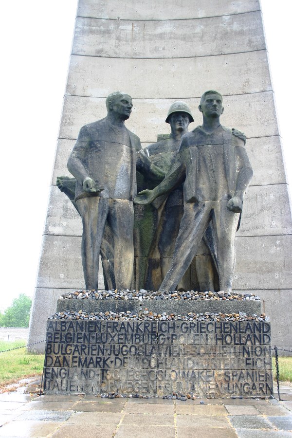 Herdenkingsstandbeeld Concentratiekamp Sachsenhausen #4