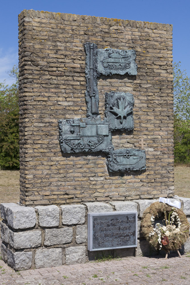 Canadian Landingsmonument Paulinapolder Biervliet #2