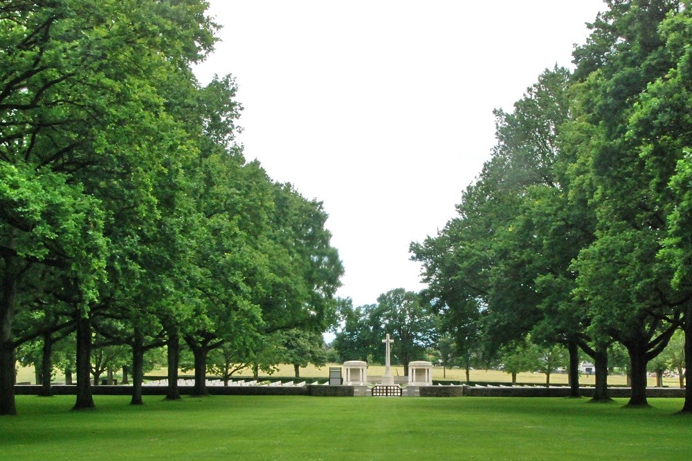 Oorlogsbegraafplaats van het Gemenebest Delville Wood #1