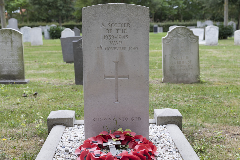 Commonwealth War Grave Westkapelle #2
