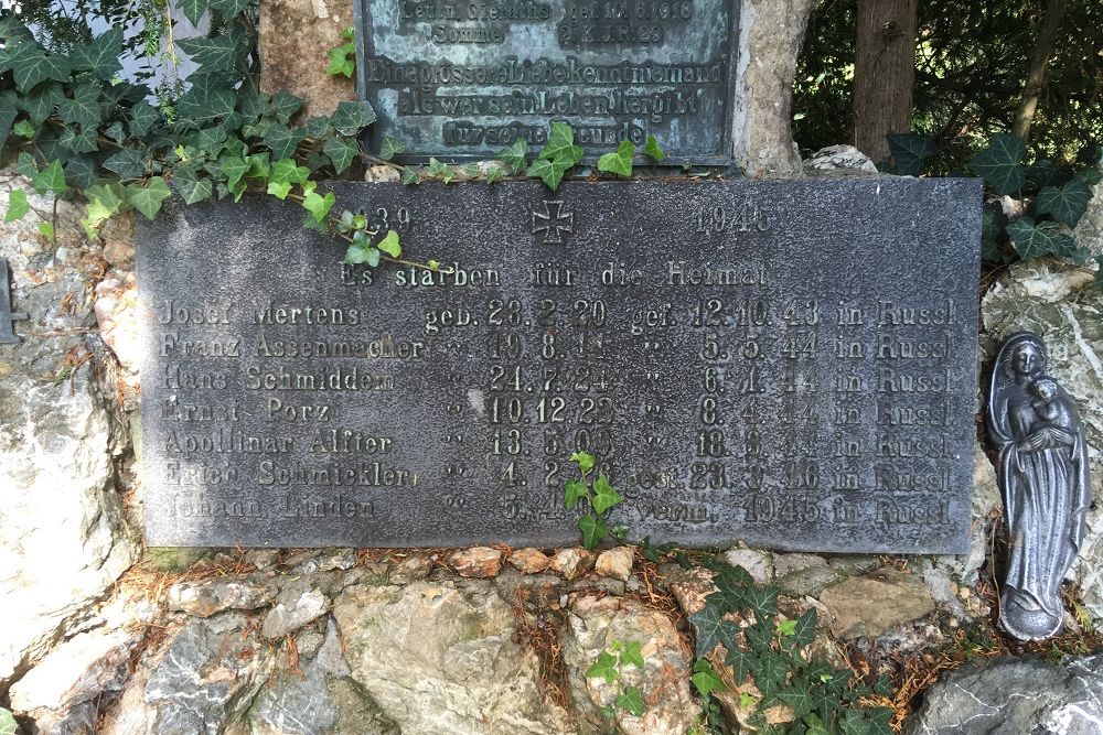 Monument For The Fallen In WW1 And WW2 Kirchdaun #4