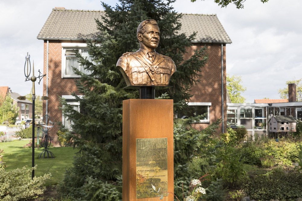 Bust General Major Stanislaw Sosabowski #1