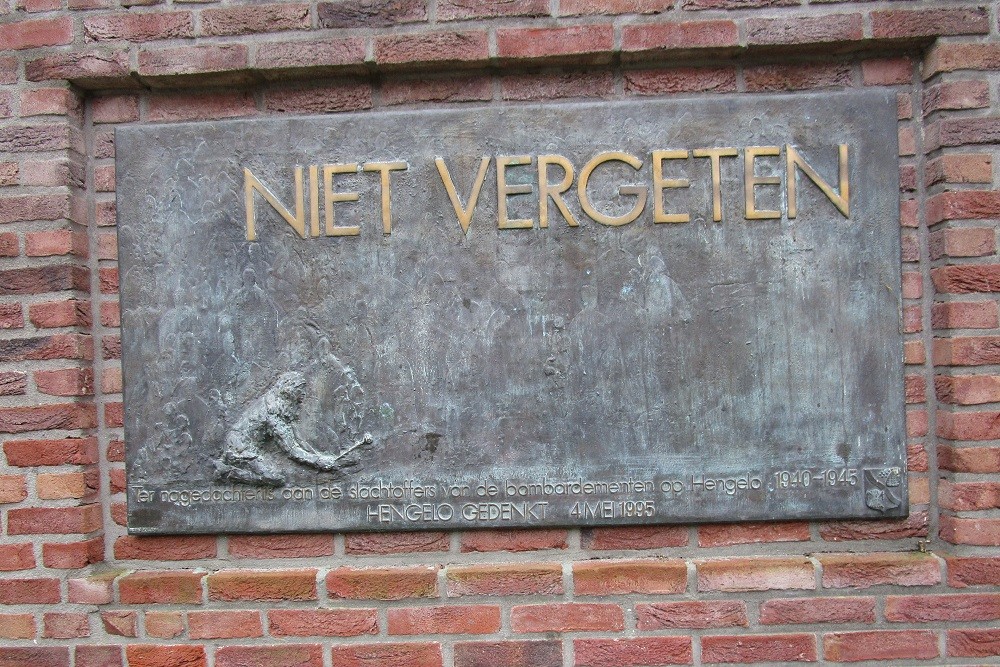 Monument Slachtoffers Bombardementen Hengelo #2