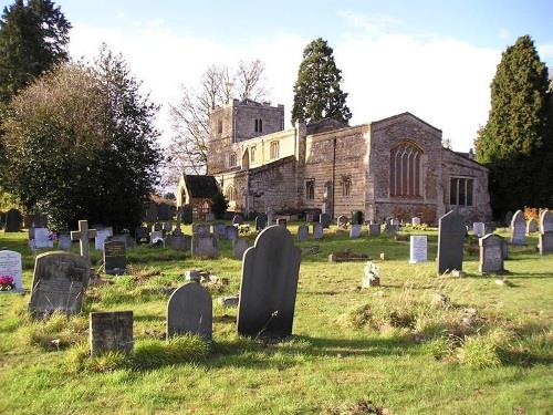 Oorlogsgraf van het Gemenebest All Saints Churchyard