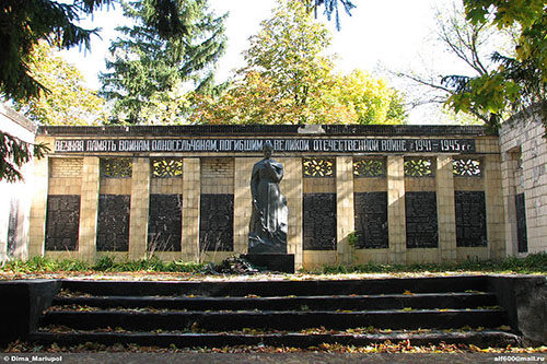 Mass Grave Russian Soldiers & War Memorial