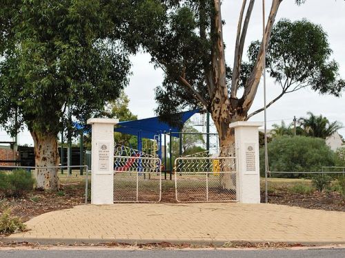 War Memorial Underbool