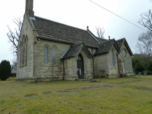 Oorlogsgraf van het Gemenebest St. John Churchyard