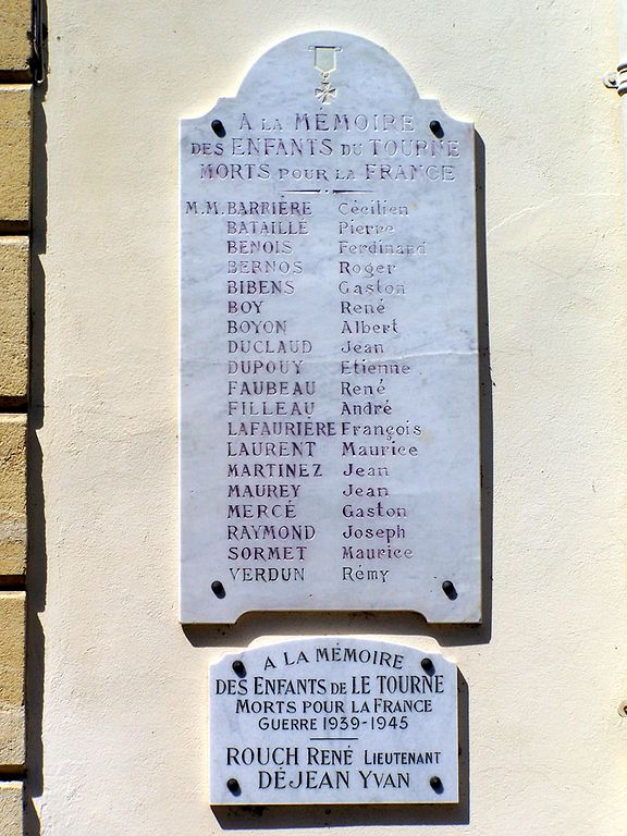 Oorlogsmonument Gemeentehuis Le Tourne