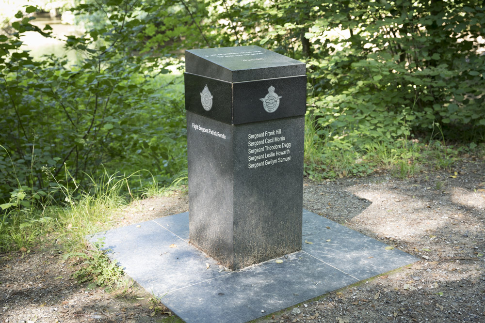 Memorial Halifax JB 907