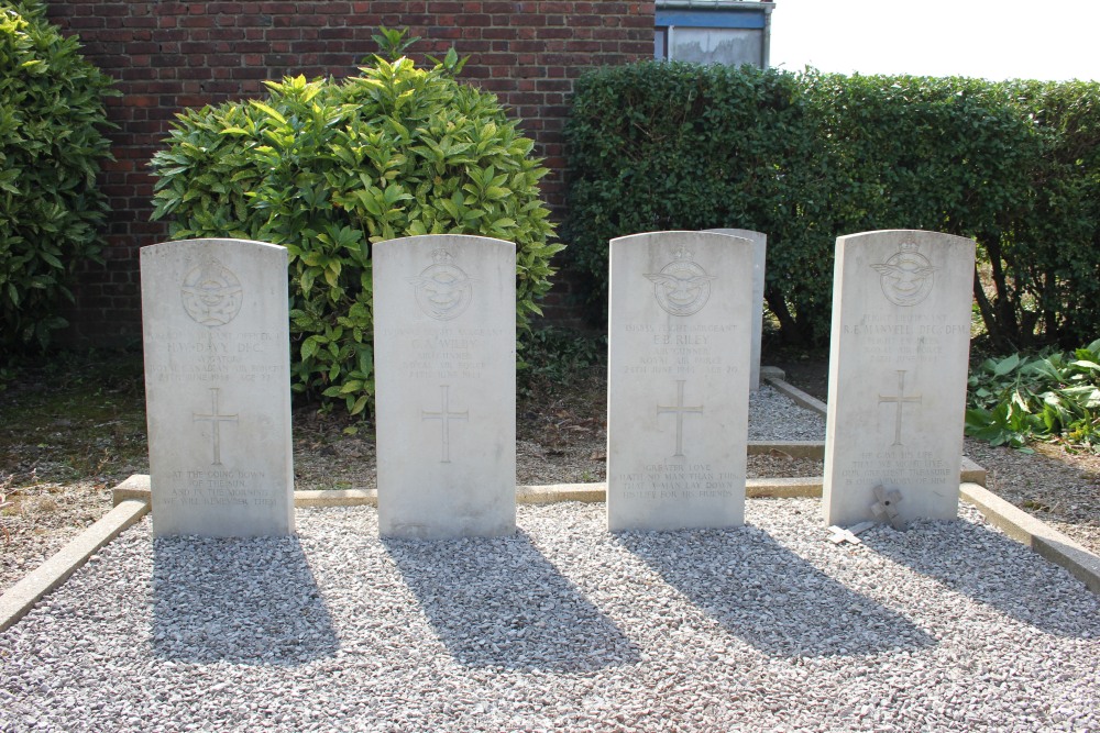Commonwealth War Graves Zuytpeene #2