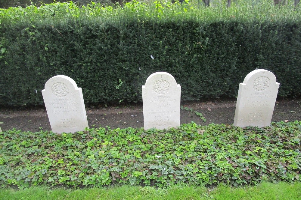 Dutch War Graves General Cemetery Crooswijk #4