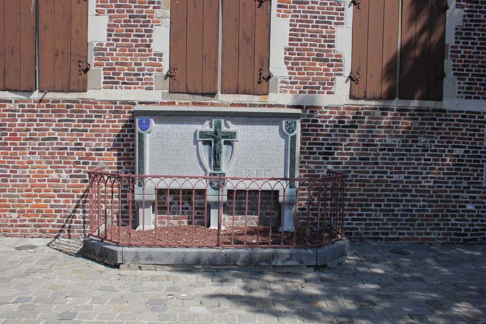 Oorlogsmonument Begraafplaats Eine