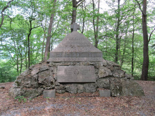 War Memorial and Belgian War Graves Maquis D-reze